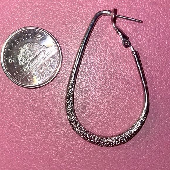 NEVER worn, 3 pairs of good quality SILVER. Beautiful costume jewelry. - Picture 7 of 7